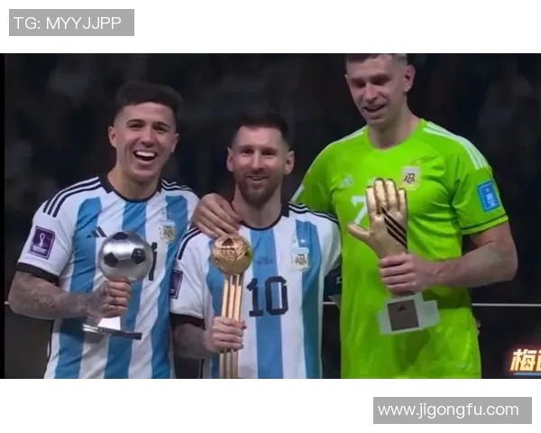 双重身份足球明星的传奇人生与职业生涯的精彩交织