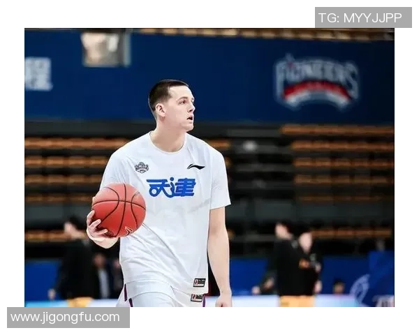 深圳足球队以62分领跑全国锦标赛积分榜展现强劲实力